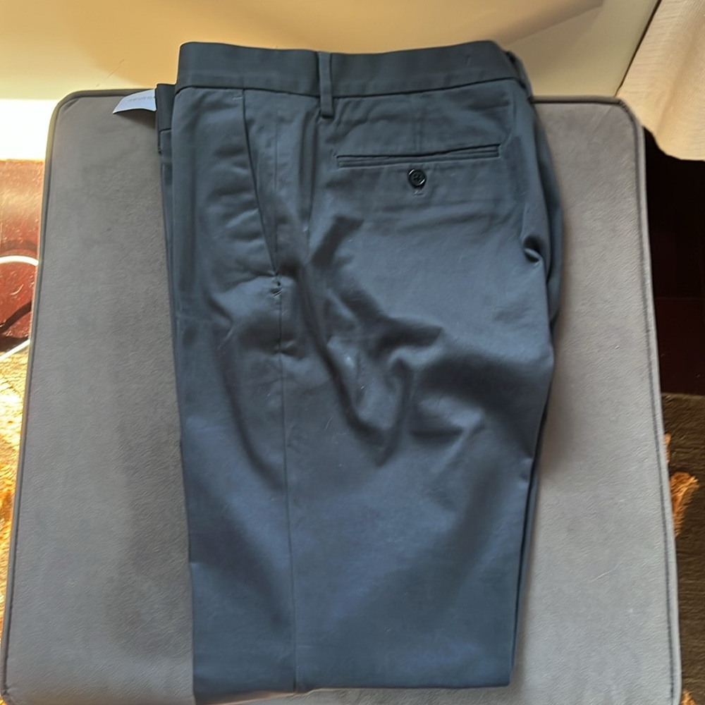 Mens rapid movement slim-fit chino pants in elephant-gray. 33x32